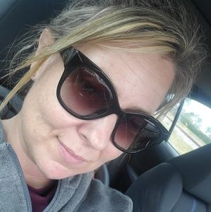 Meet your Posher, Leticia